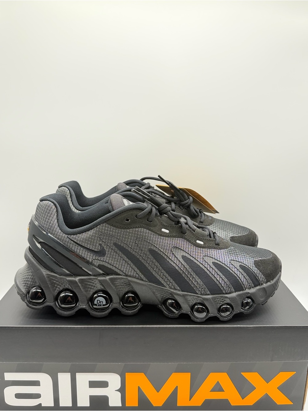 Nike Air Max DN8 SE Black Dark Grey HV4525-001 Men’s Size 10.5
